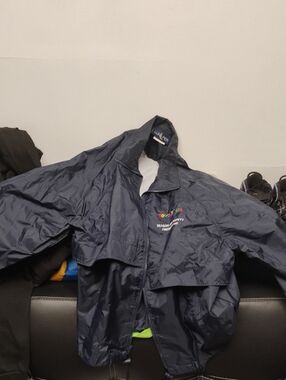 TOYS R US SEASON FOR SAFETY FREDRICK MD JACKET EXCELLENT CONDITION